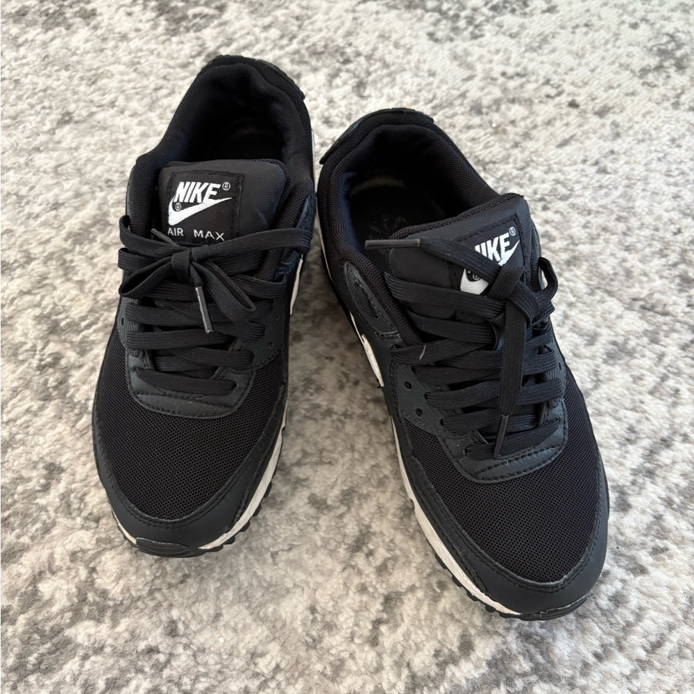 Nike Air Max Athletic Shoes. Size 6.